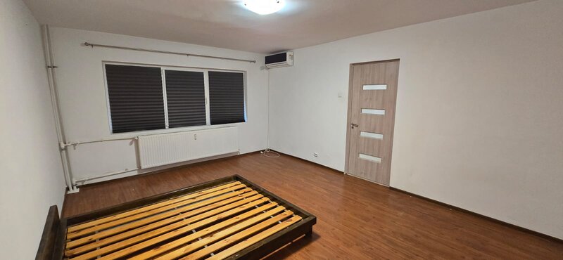 Vitan-Mall inchiriez garsoniera decomandata, bloc 1989