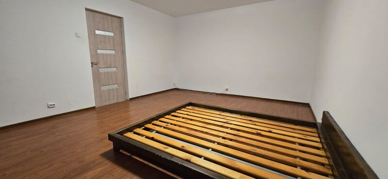 Vitan-Mall inchiriez garsoniera decomandata, bloc 1989