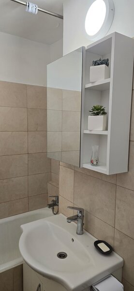 Vitan-Mall inchiriez garsoniera decomandata, bloc 1989