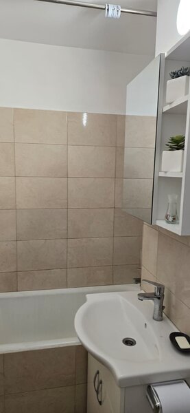 Vitan-Mall inchiriez garsoniera decomandata, bloc 1989